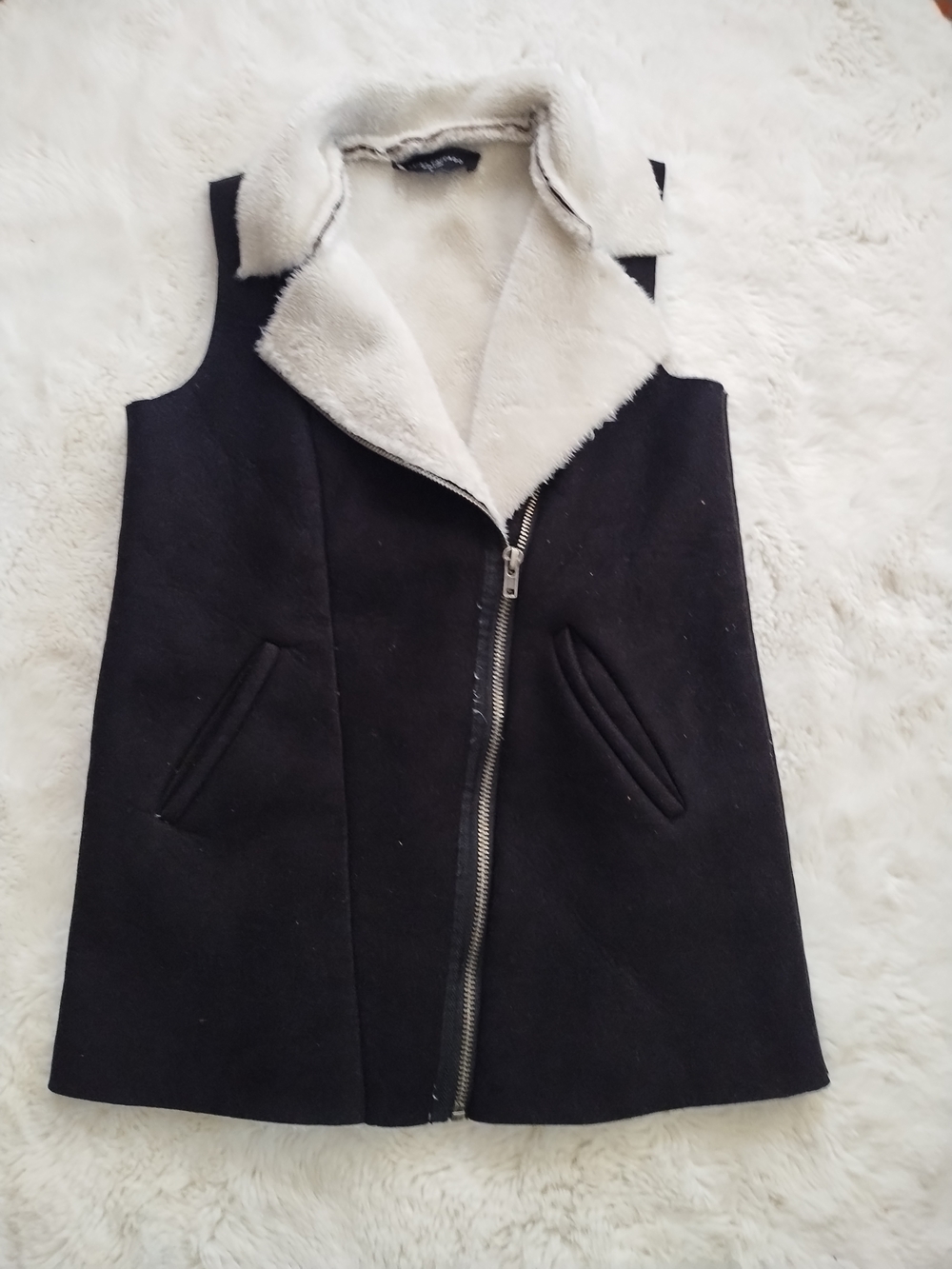 AKIRA Black Vest with Cream Faux Shearling Collar